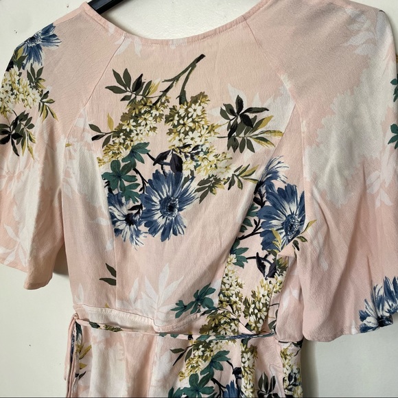 ASTR The Label Payton Floral Wrap Tie Top Small - Picture 9 of 11